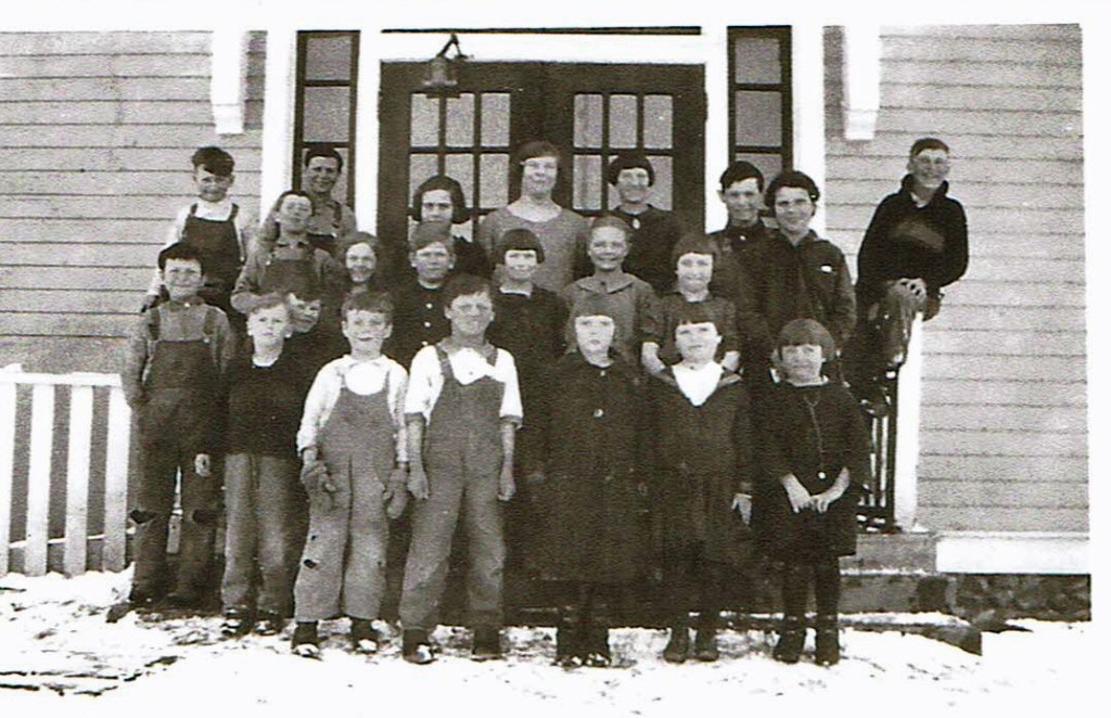 This image has an empty alt attribute; its file name is 1925-inabnit-adrian-photo-collection-67-sedan-school-.jpg